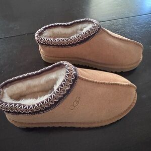 UGG Chestnut Tazman Slippers with Cream Lining